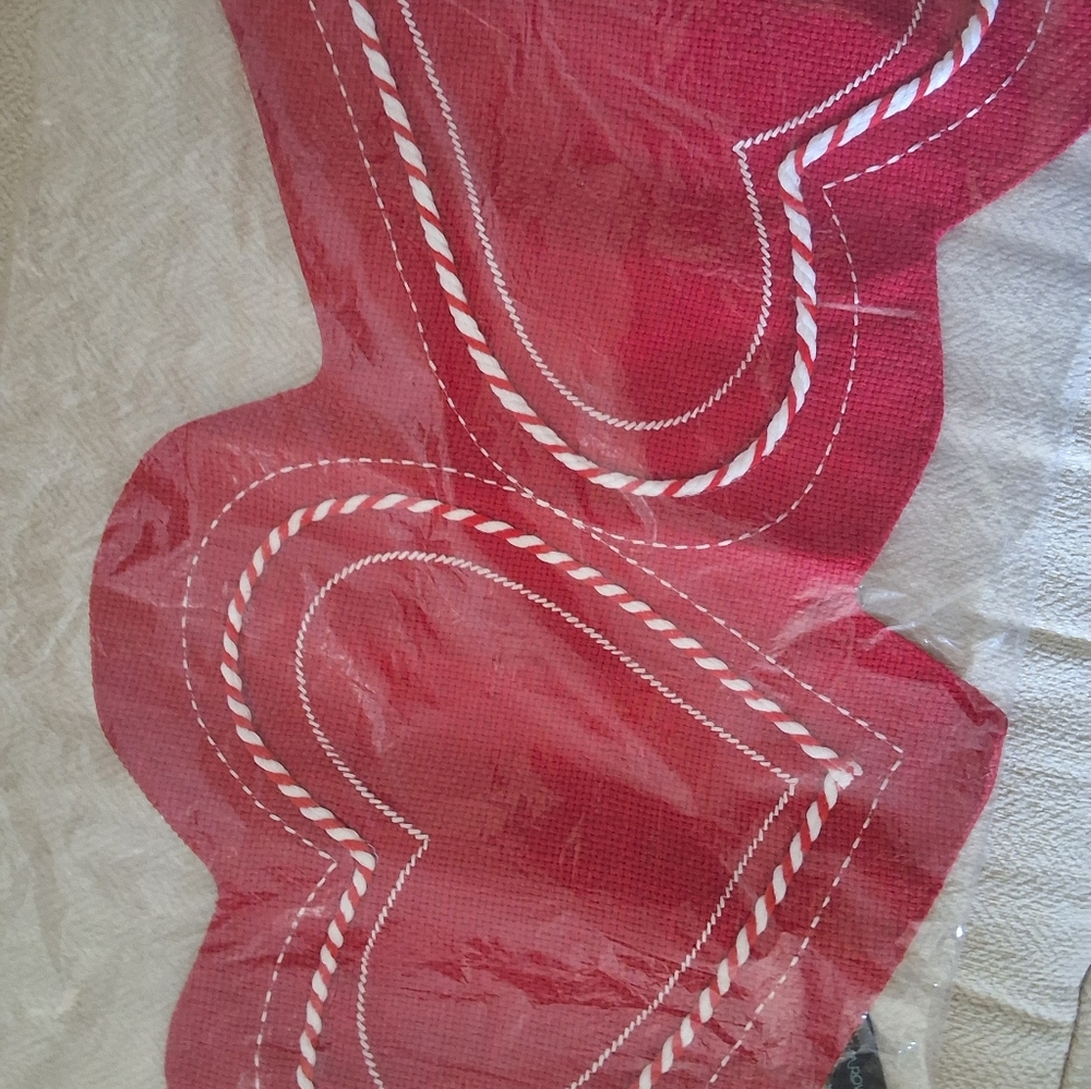 NWT CYNTHIA ROWLEY Red Hearts Table Runner - Picture 7 of 9